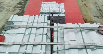 成都 芝麻白仿形加直形路沿石出货日常