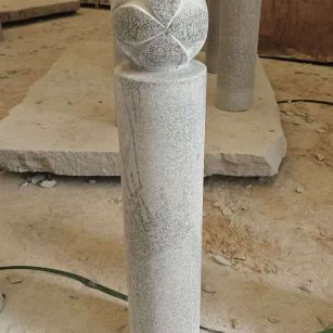 成都 芝麻白花岗岩石材挡车石柱、停车柱、圆柱挡车柱、方柱挡车柱等