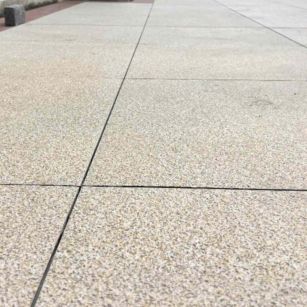 成都 黄金麻花岗岩石板材荔枝面地面铺装效果