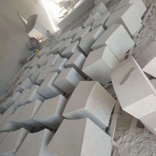 成都 白麻花岗岩异形坐凳