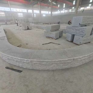 成都 芝麻白异形坐凳，自然面光面弧形加工