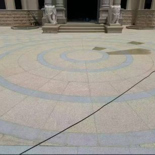 成都 黄金麻芝麻灰花岗岩石材地铺拼接效果