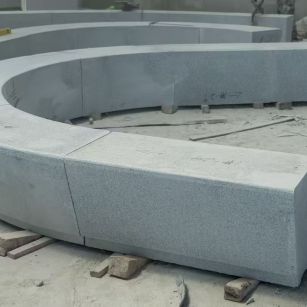 成都 芝麻白花岗岩光面弧形坐凳