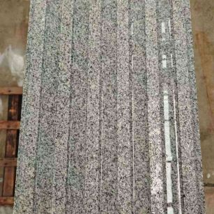 成都 芝麻白花岗岩荔枝面雕刻盲道，盲条