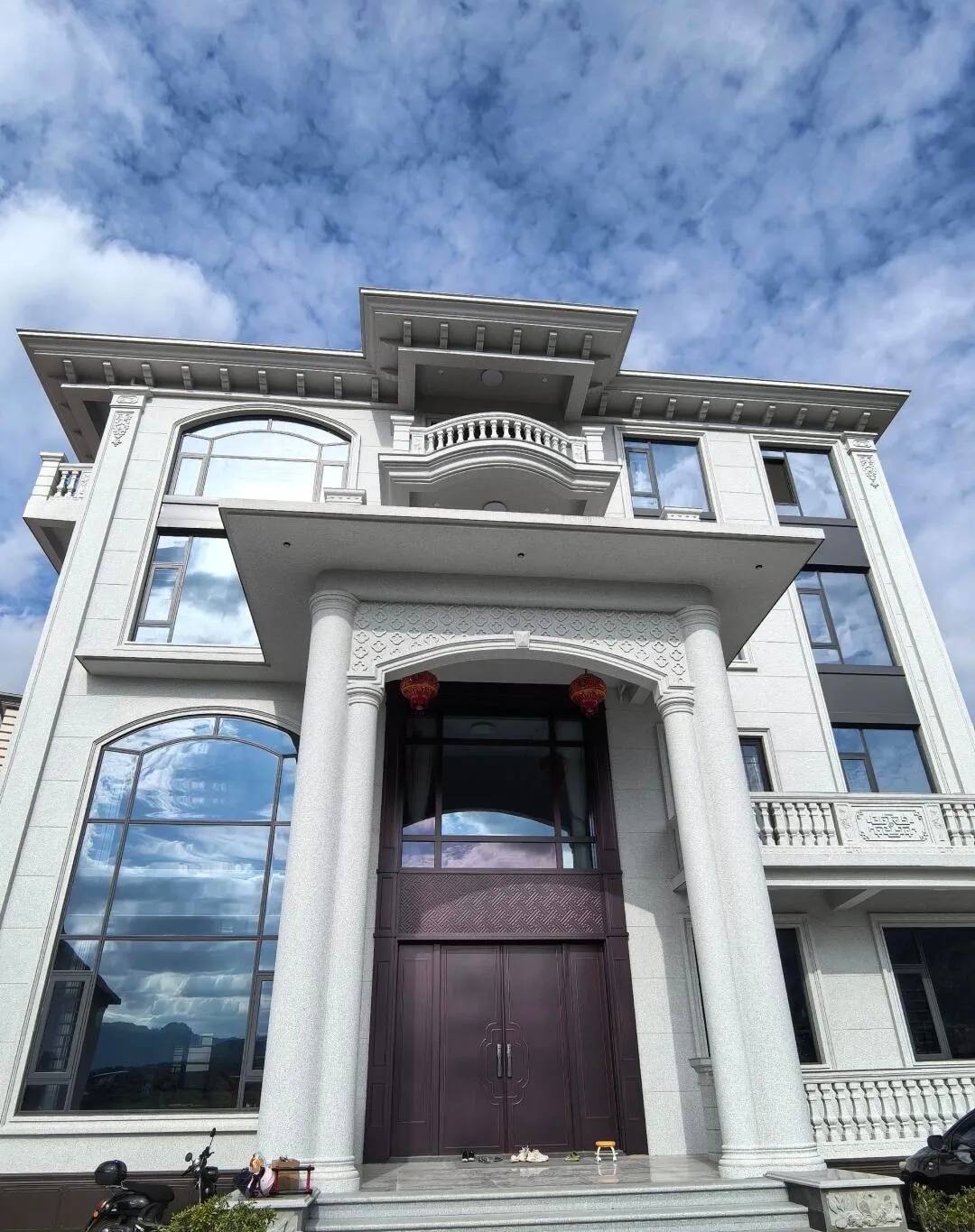 成都白麻别墅外墙干挂石材效果示例