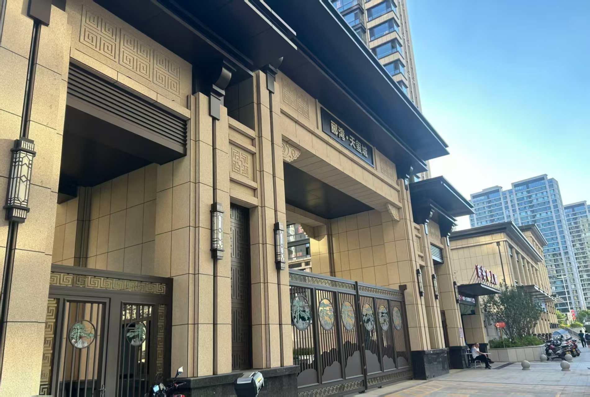 成都 黄金麻花岗岩荔枝面小区门楼外墙干挂