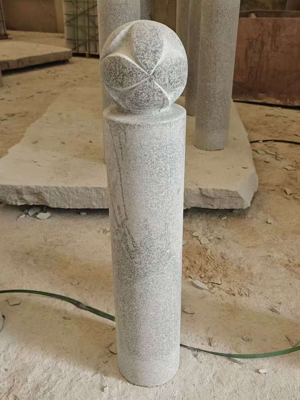 成都 芝麻白花岗岩石材挡车石柱、停车柱、圆柱挡车柱、方柱挡车柱等