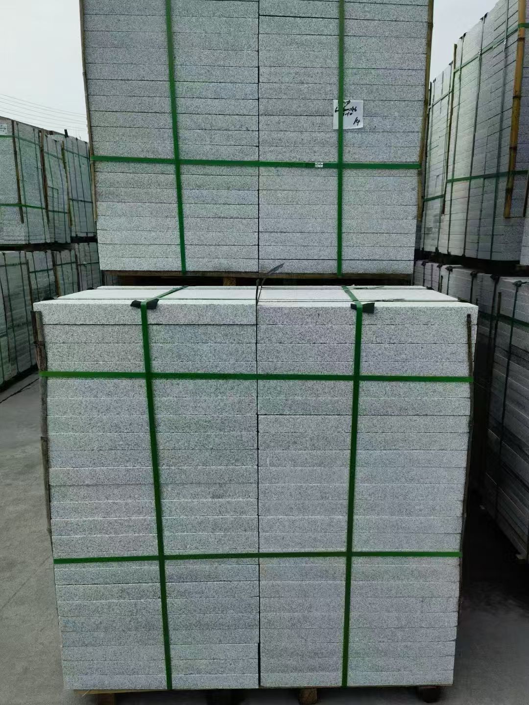 成都 芝麻白火烧，园林广场市政工程地铺石，1.8~5.0厚均有现货