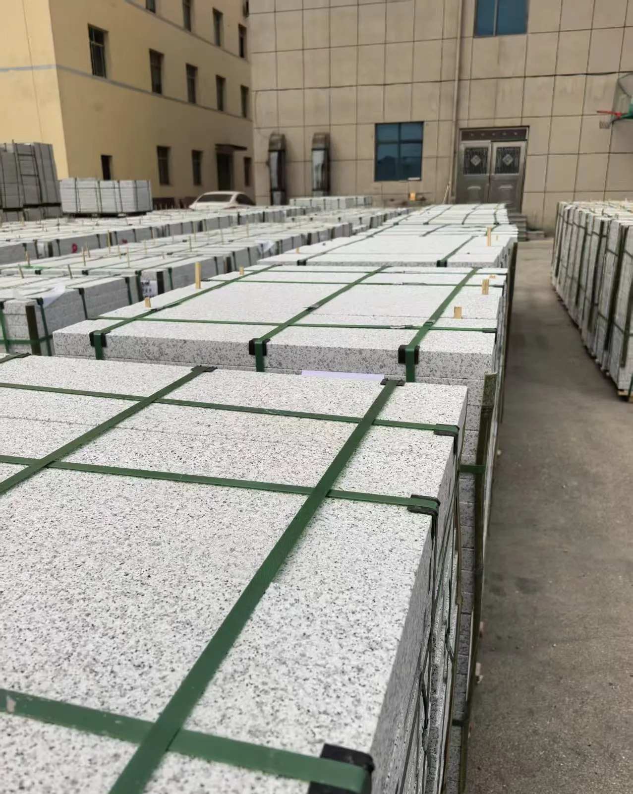 成都 白麻花岗岩5.0公分荔枝面地铺石