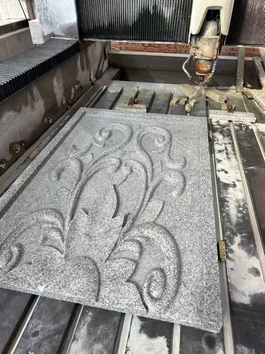 成都 白麻别墅干挂雕花板