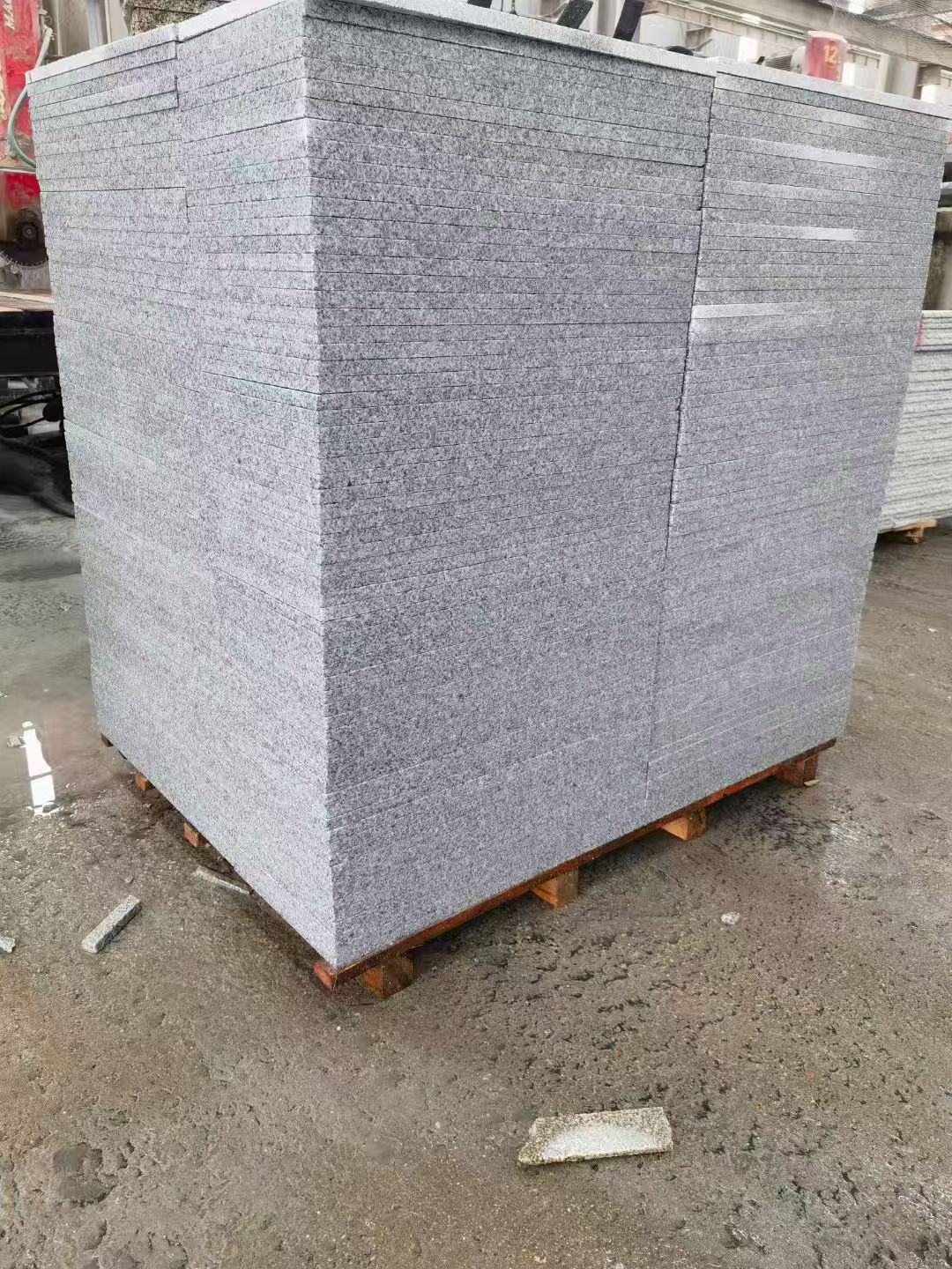 成都 芝麻白火烧面1.8厚300*600地铺石，尺寸标准，厚薄均匀