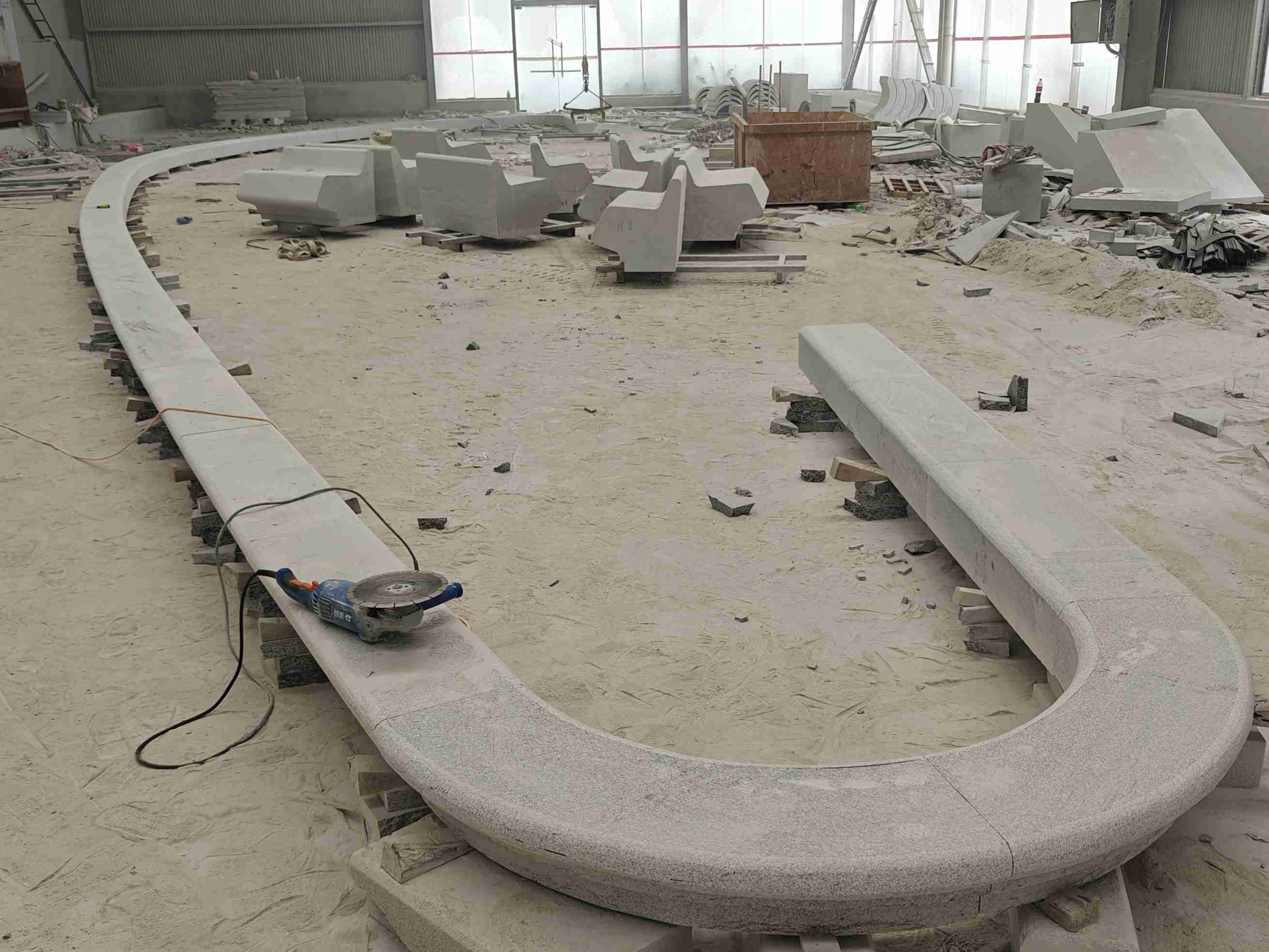 成都 芝麻白花岗岩弧形花坛石，坐凳石