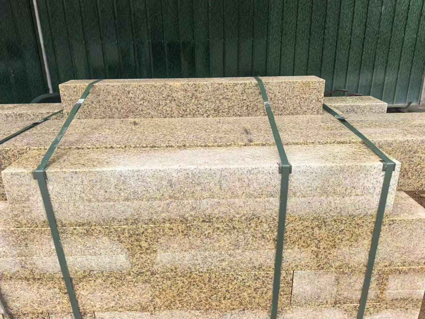 成都 黄金麻花岗岩石材机切面栏杆料半成品