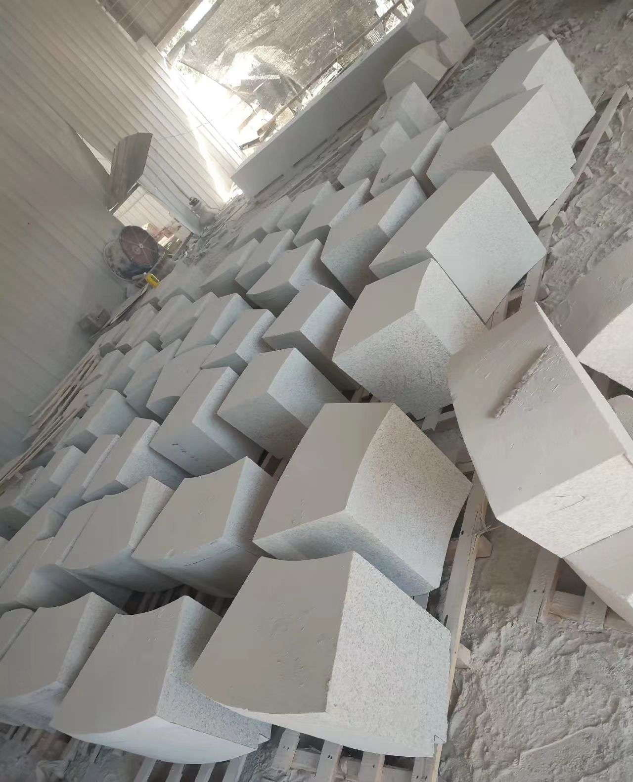 成都 白麻花岗岩异形坐凳