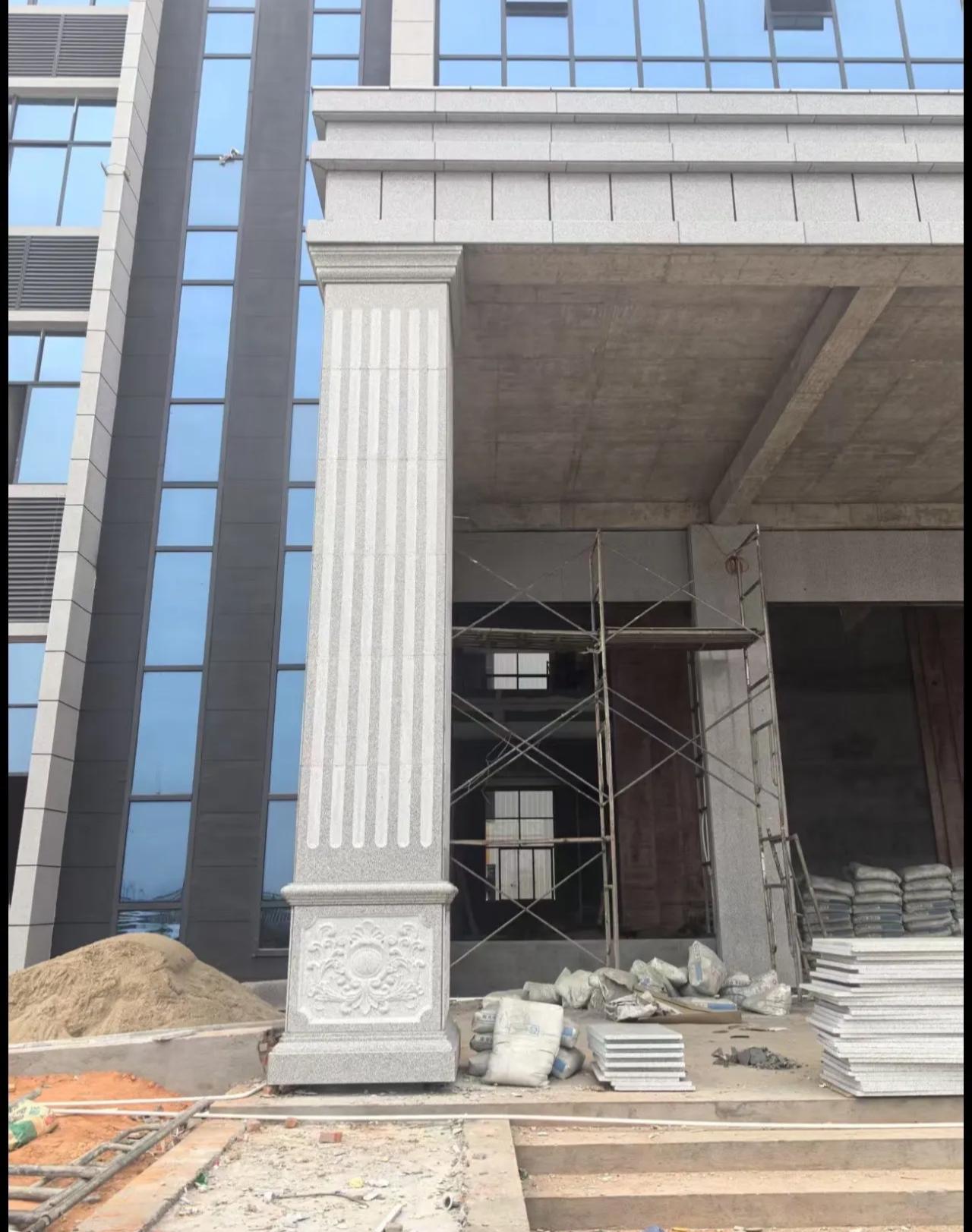 成都 芝麻白光面花岗岩门楼大柱（罗马柱）配雕花底座