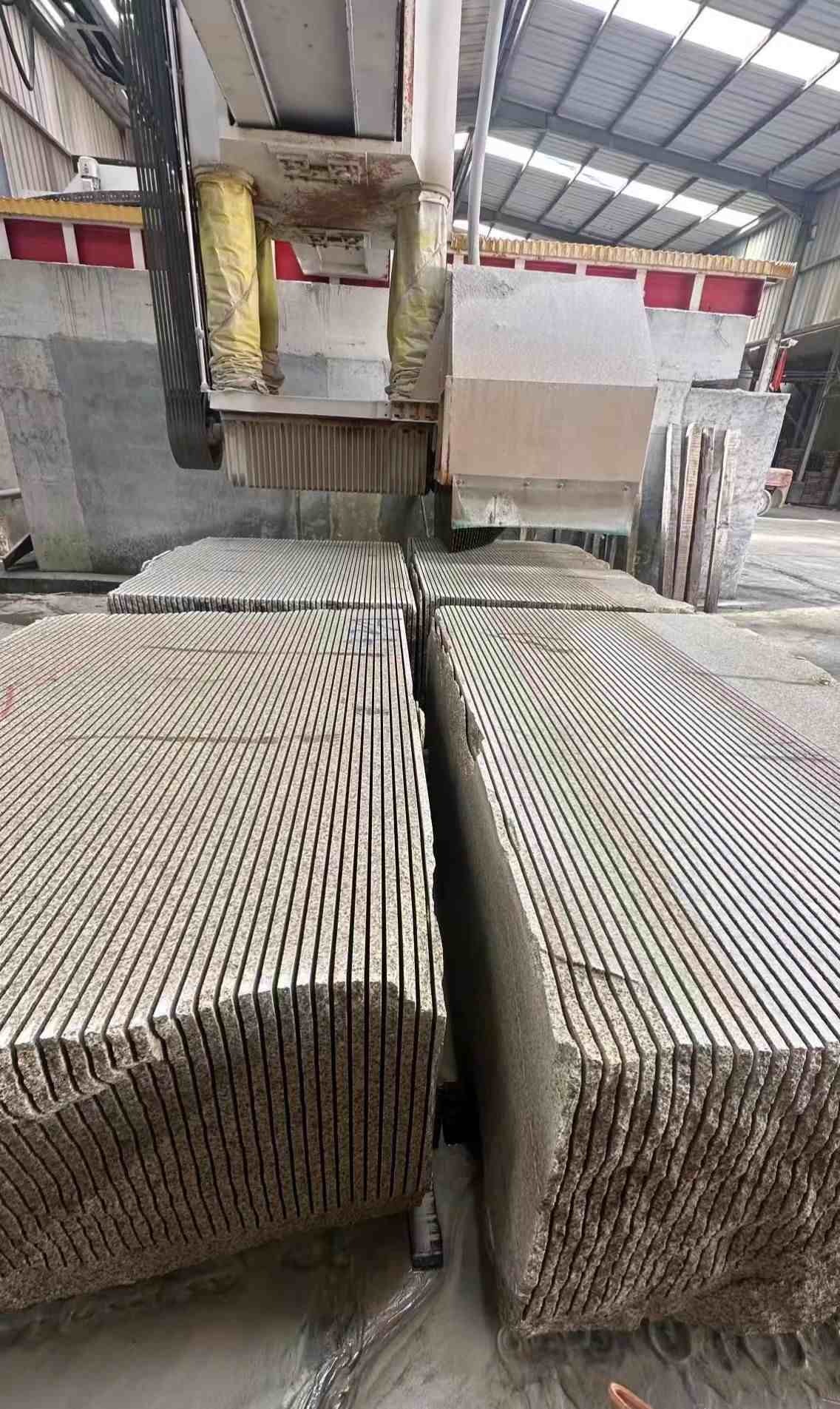 成都 车间生产日常，黄金麻白麻花岗岩