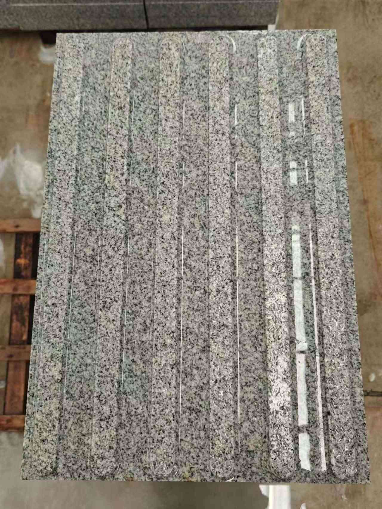 成都 芝麻白花岗岩荔枝面雕刻盲道，盲条