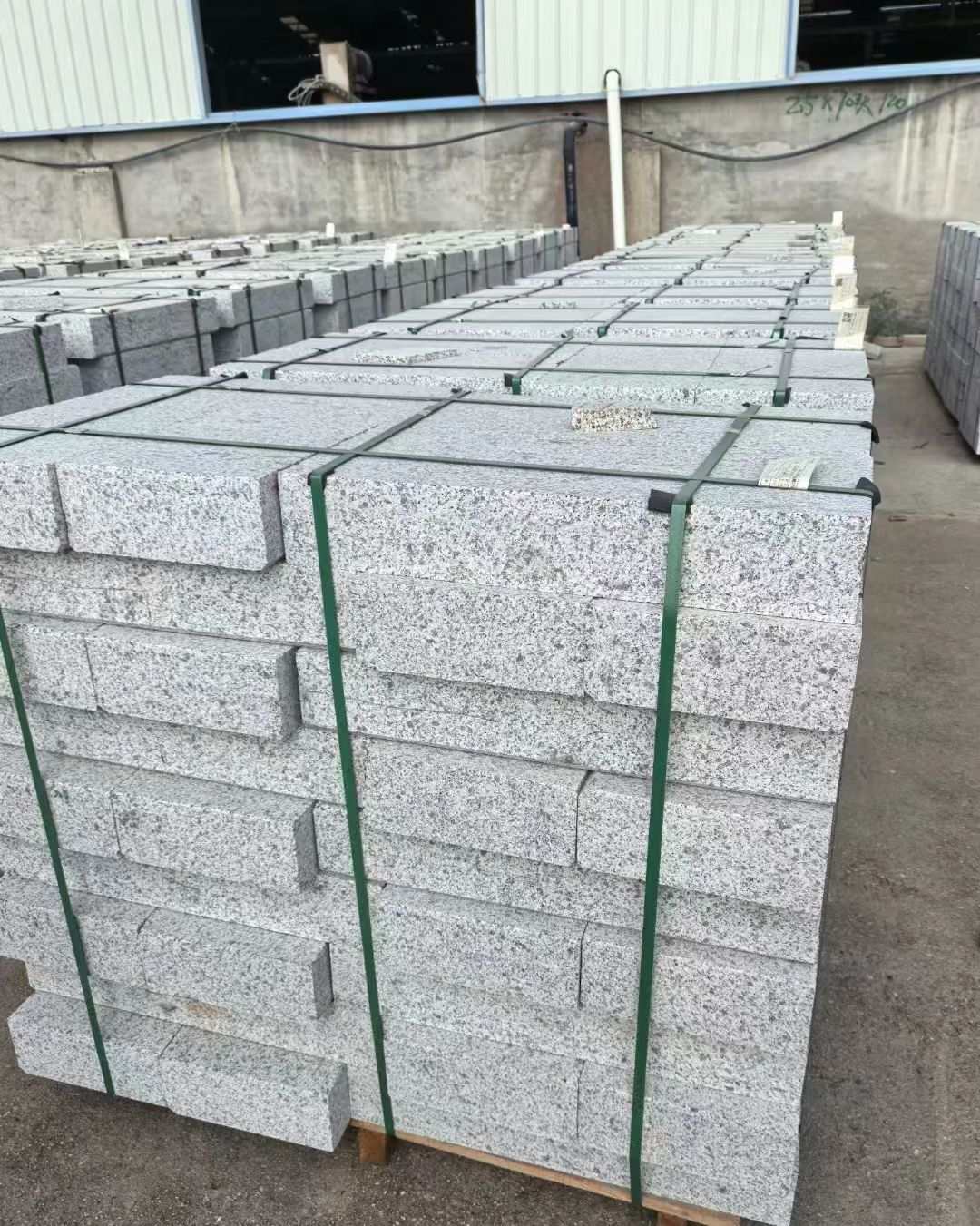 成都 白麻花岗岩路沿石，弧形路沿石，道牙石，马路牙子，界石，路缘石，平沿石，直岩石，平缘石等