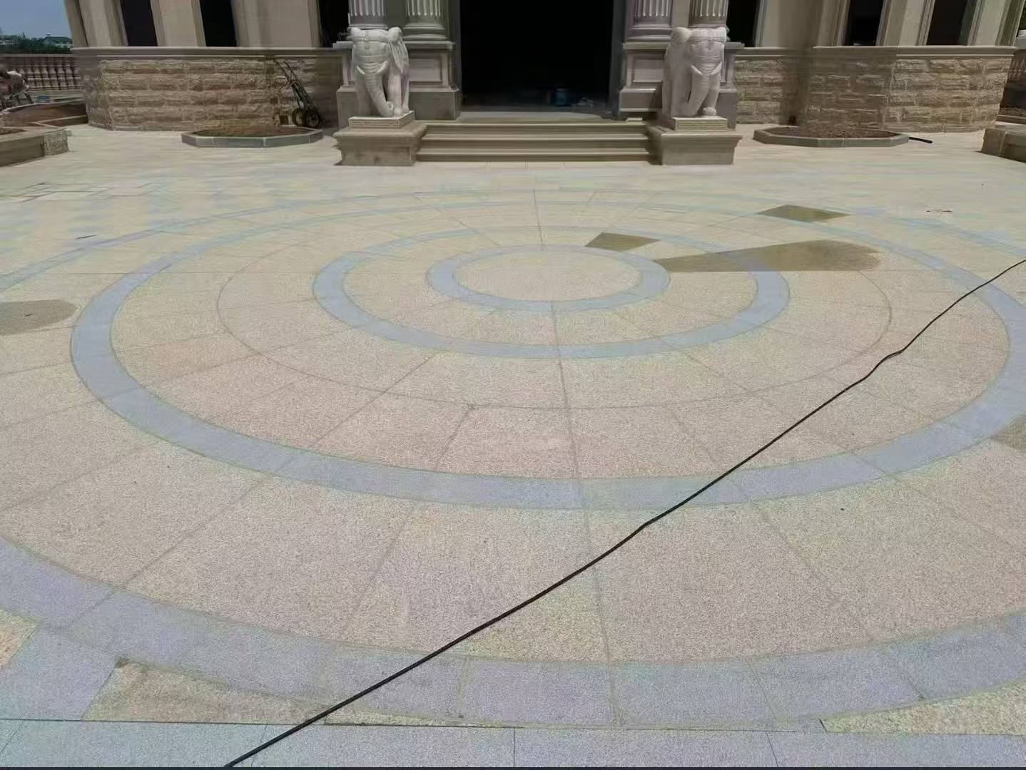 成都 黄金麻芝麻灰花岗岩石材地铺拼接效果