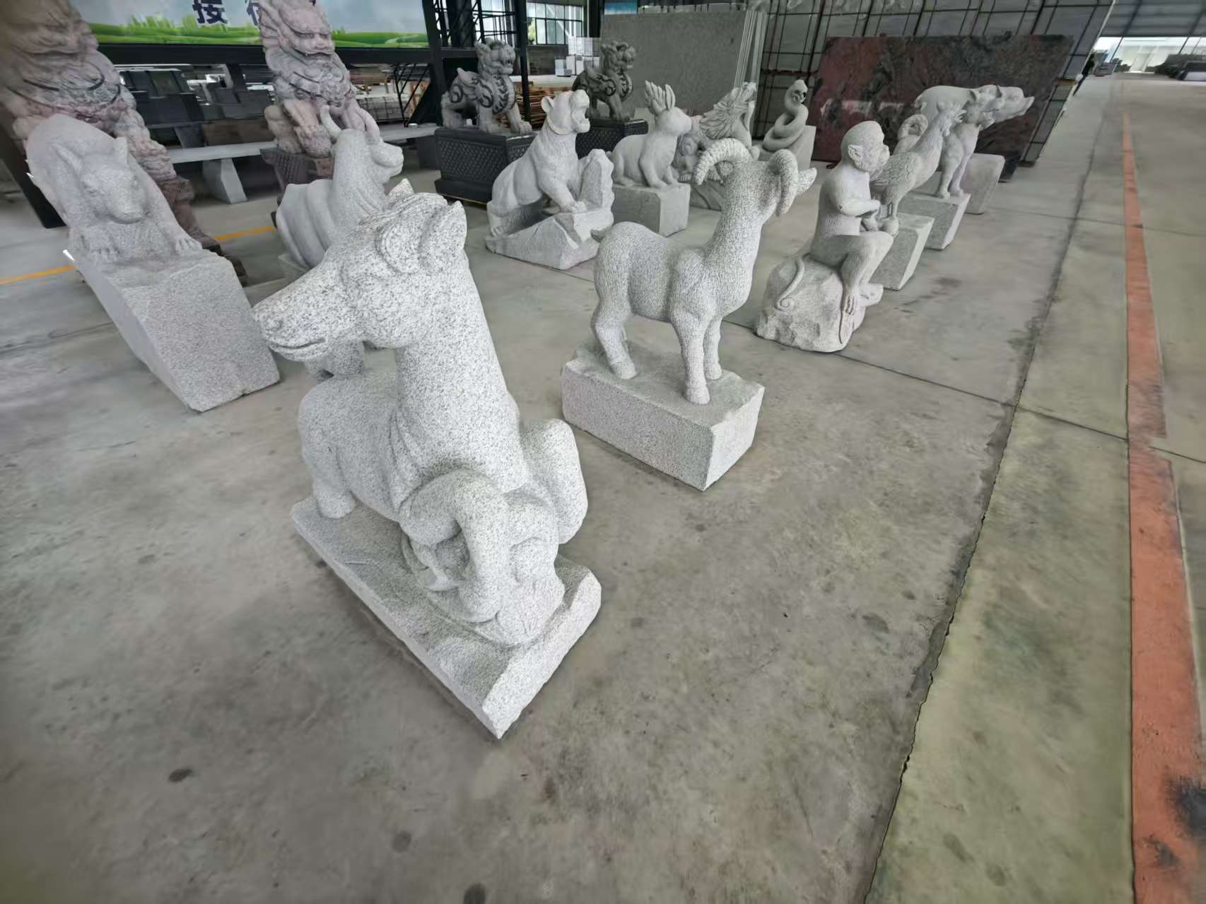 成都 芝麻白花岗岩造型立体雕刻——十二生肖