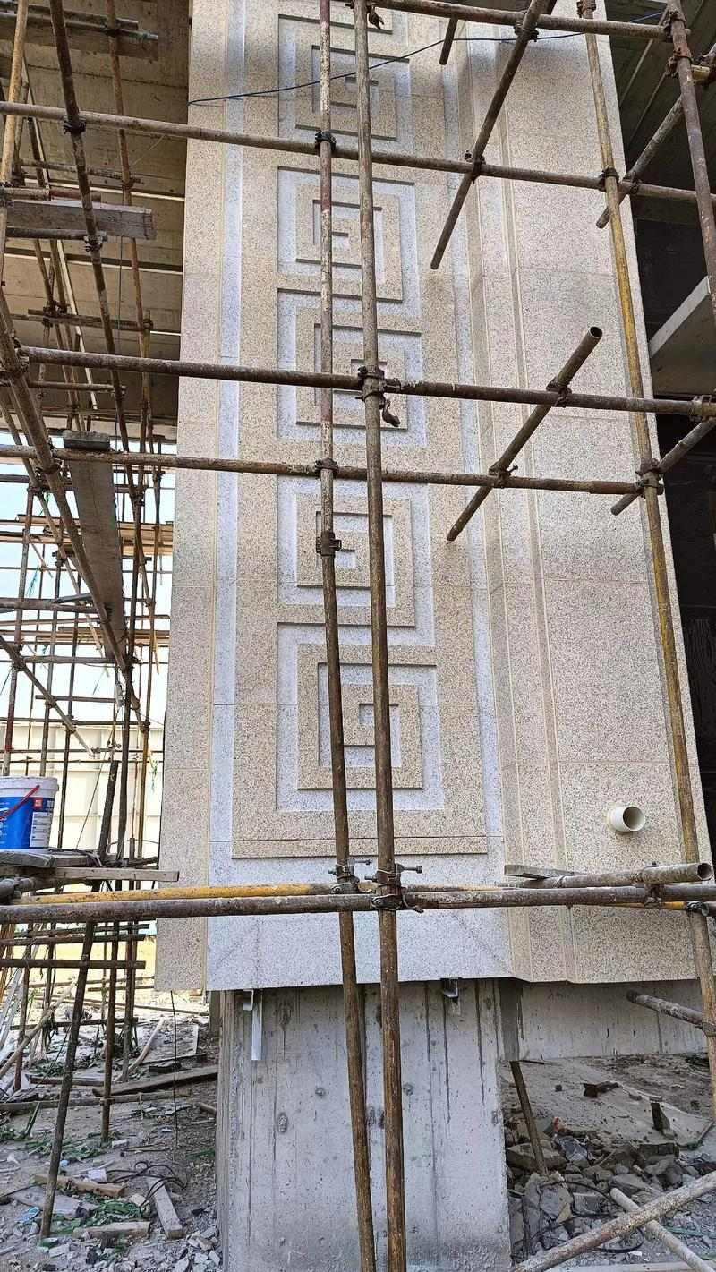 成都 黄金麻花岗岩别墅外墙干挂回纹造型效果