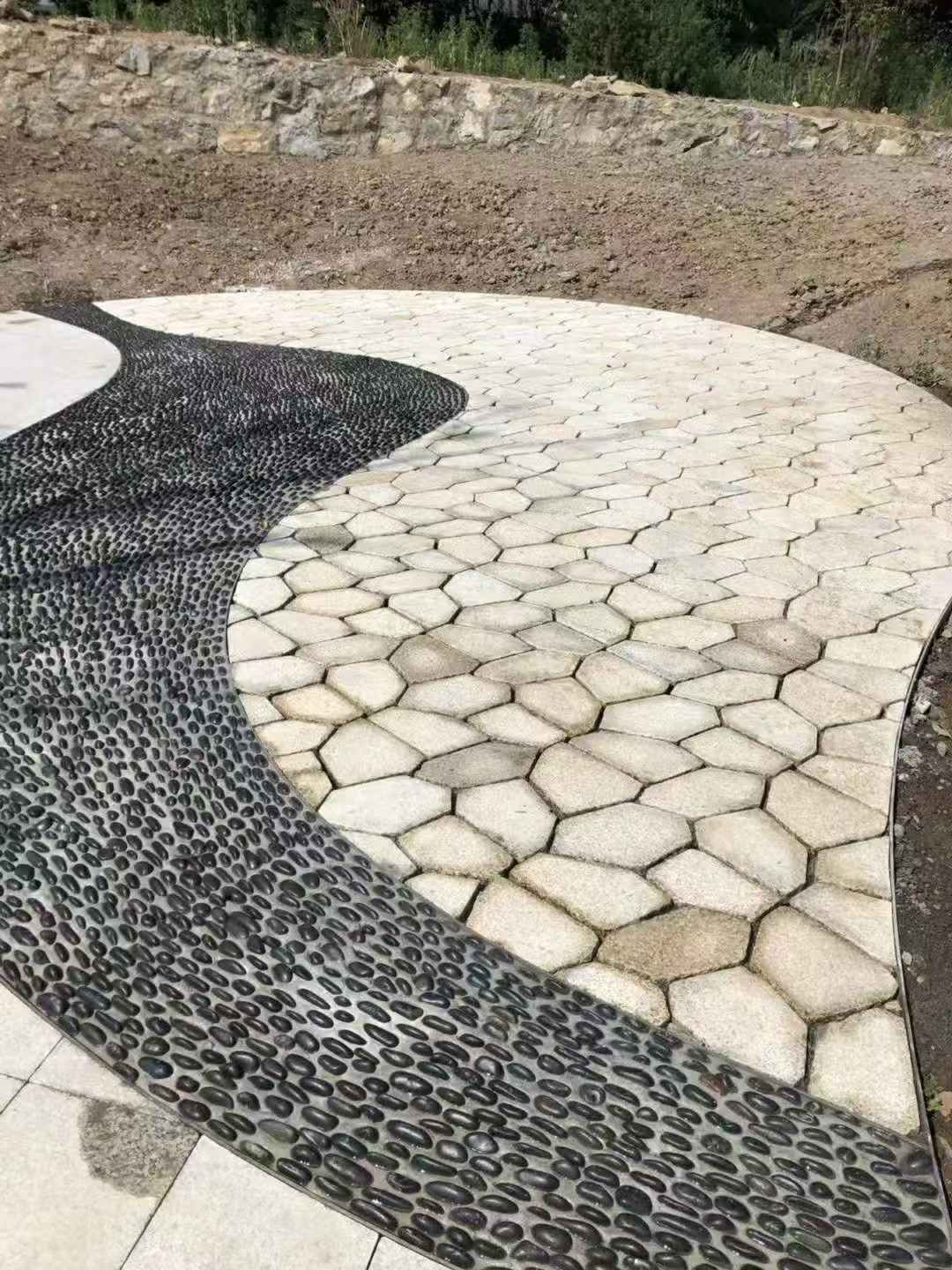 成都 黄金麻冰裂纹地铺石工地铺装案例