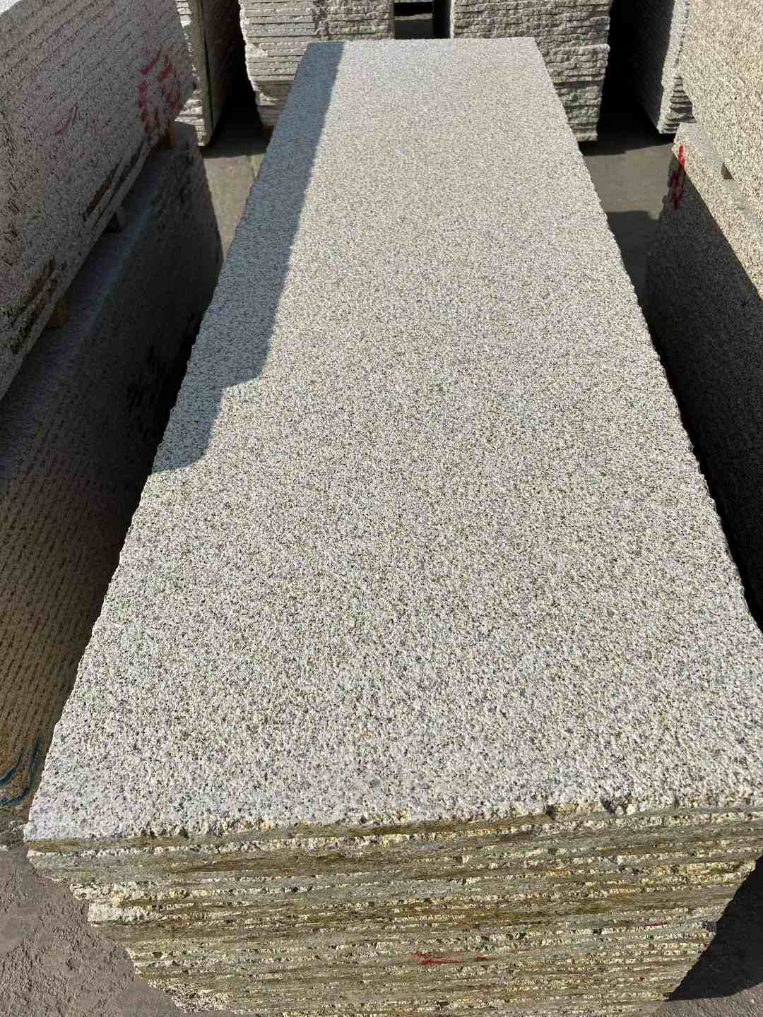 成都 黄金麻花岗岩荔枝面毛板，半成品