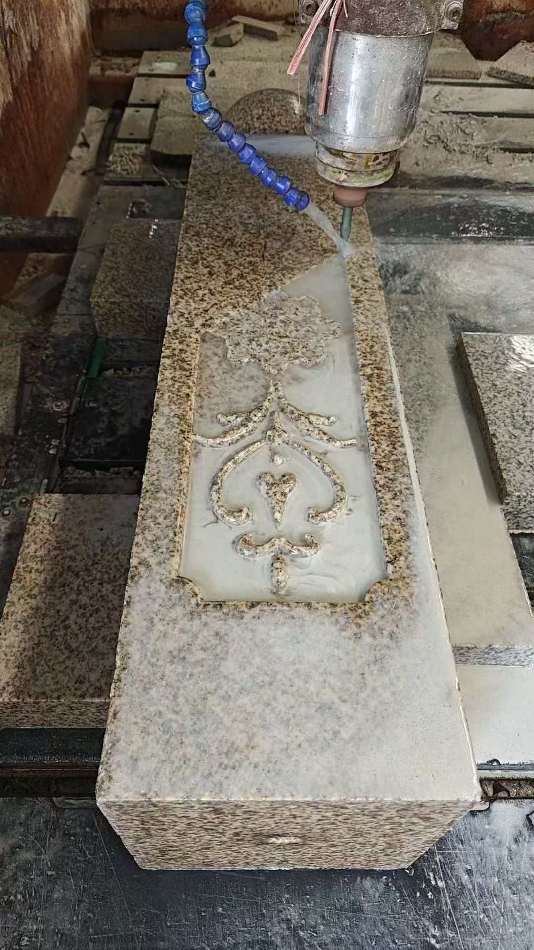 成都 黄金麻花岗岩异形加工雕刻栏杆大柱