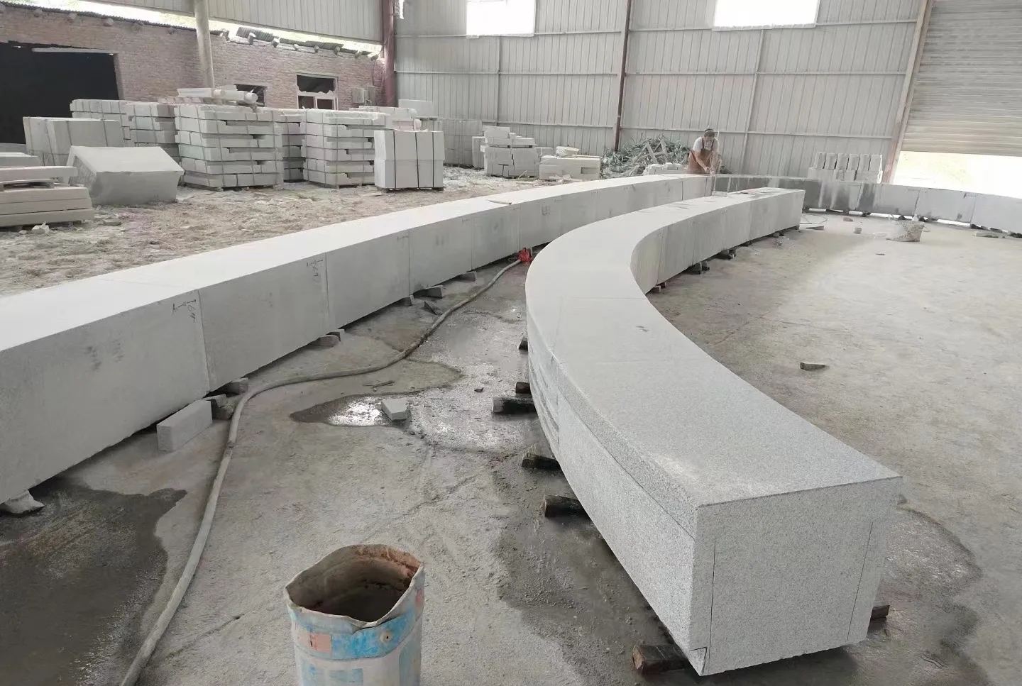 成都芝麻白花岗岩石板材 园林光面弧形坐凳