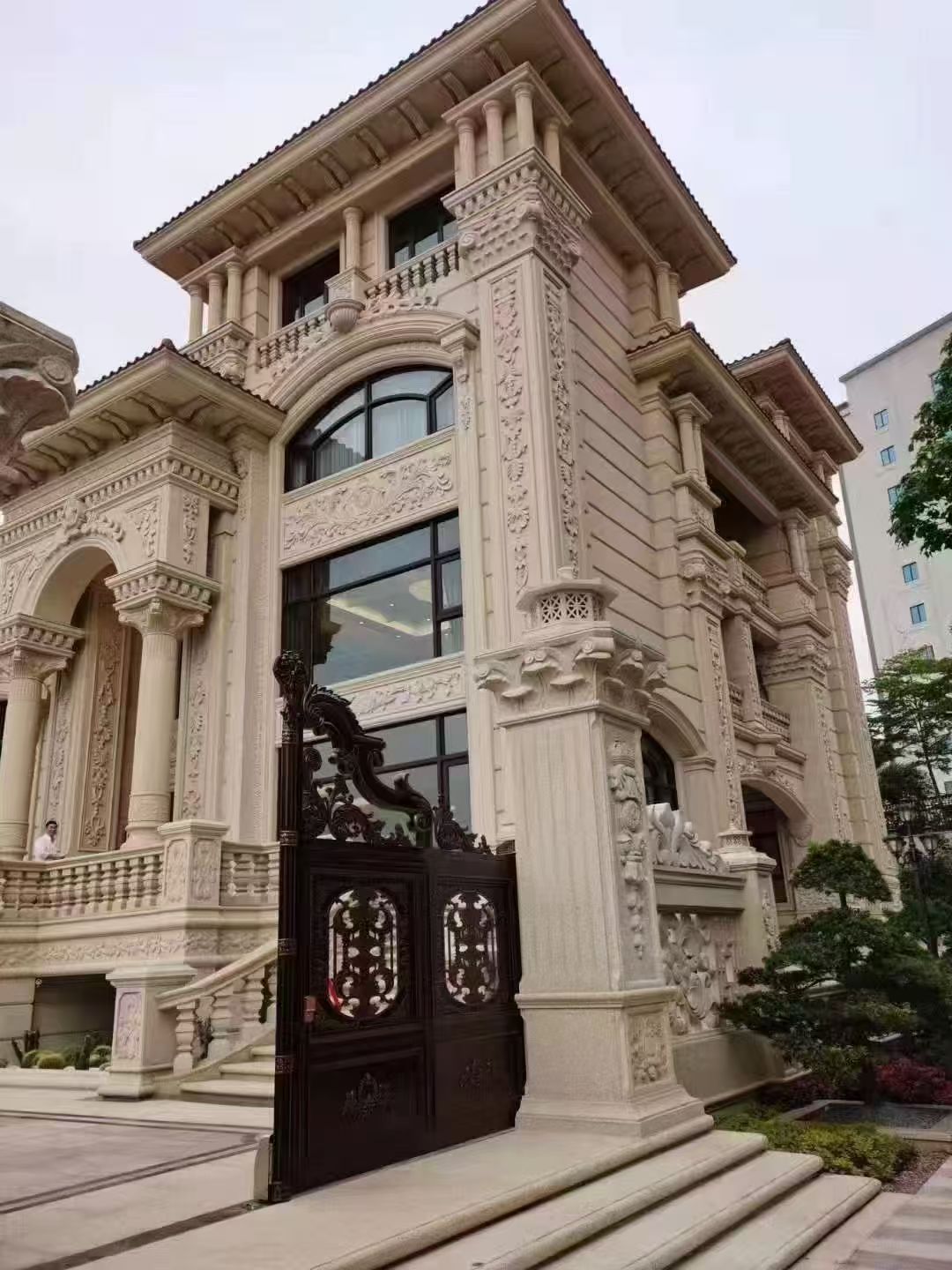 成都 黄金麻花岗岩别墅外墙干挂效果展示