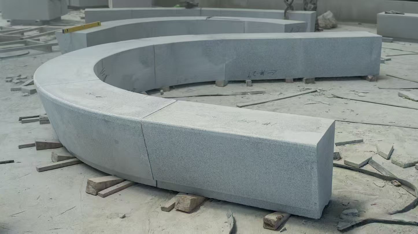成都 芝麻白花岗岩光面弧形坐凳